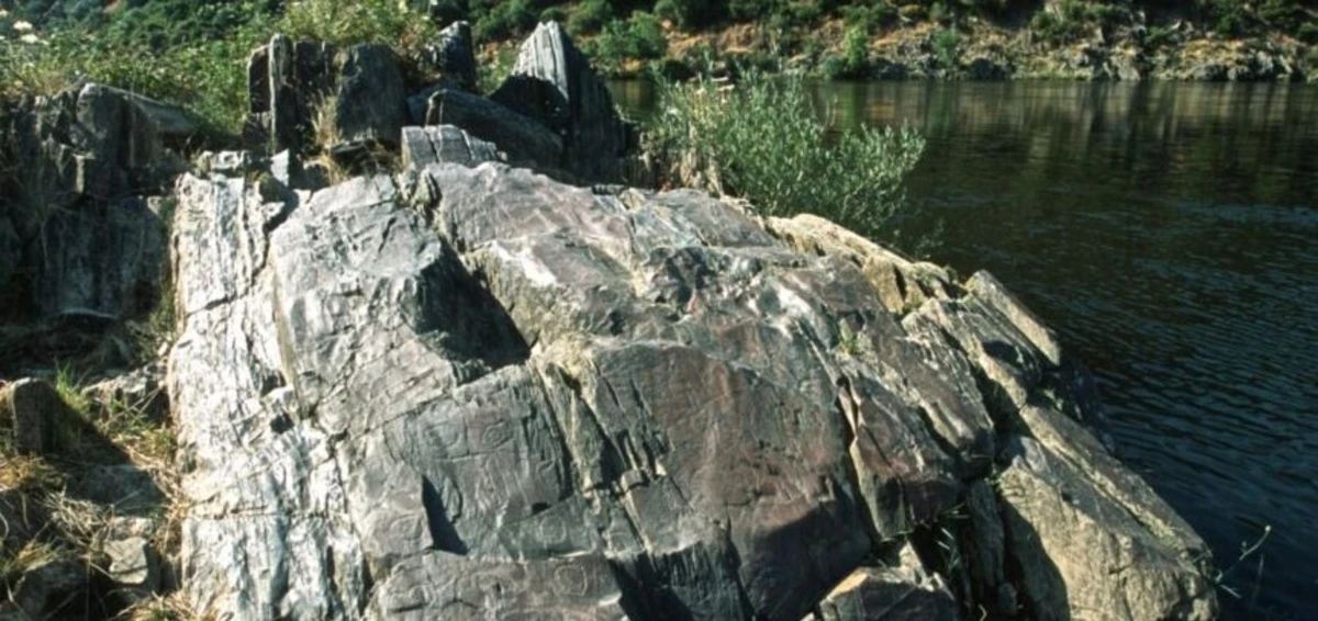 Gravuras foram descobertas por grupo de estudantes. Atualmente, cerca de 80% dos trabalhos estão submersos