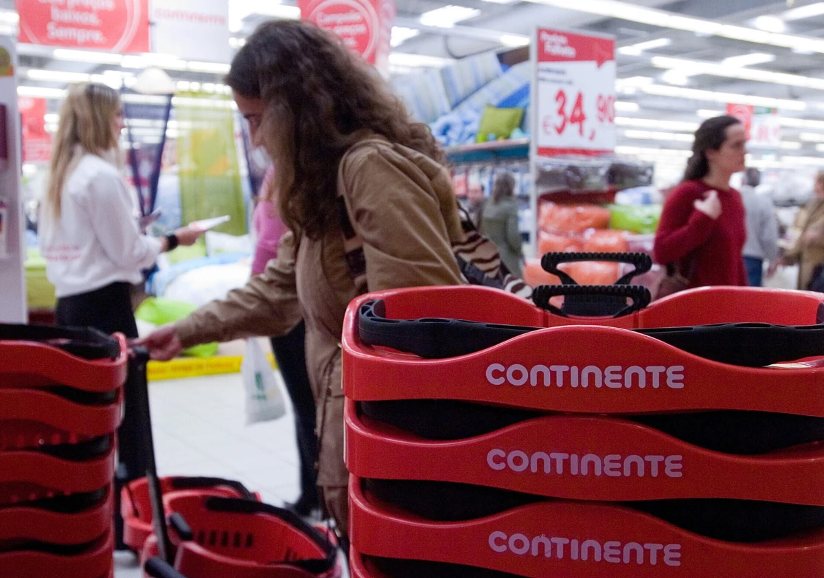Câmara diz que levou vacinas e medicamentos para o supermercado porque é o espaço com o gerador de maior alcance