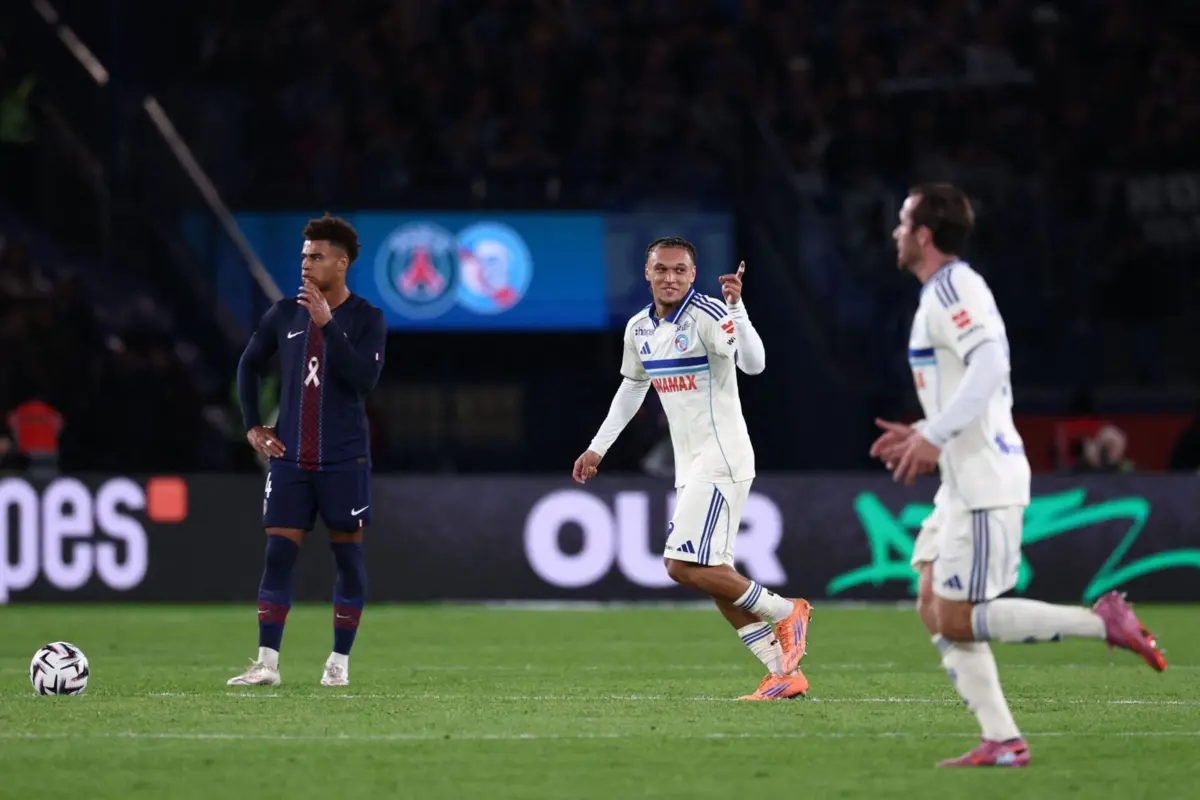 Diego Moreira festeja o golo da reviravolta frente ao PSG