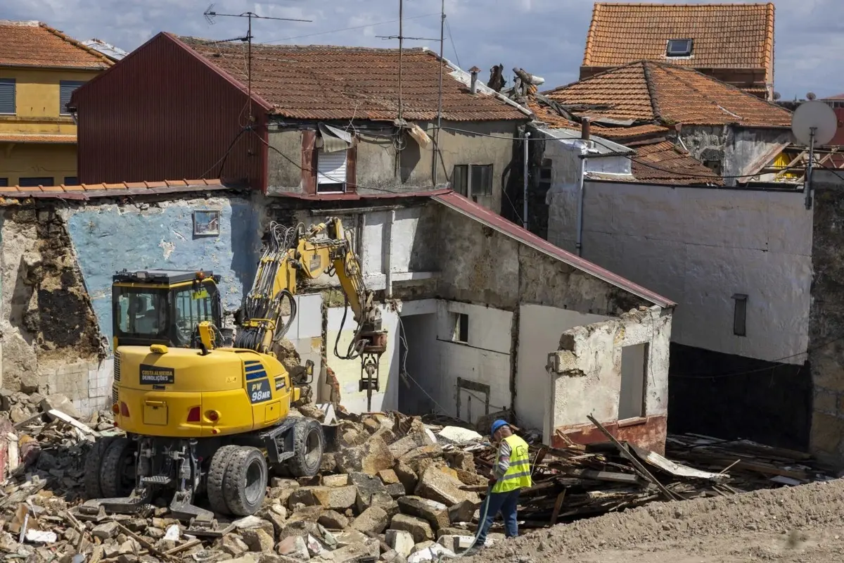Obras na ilha da Lomba