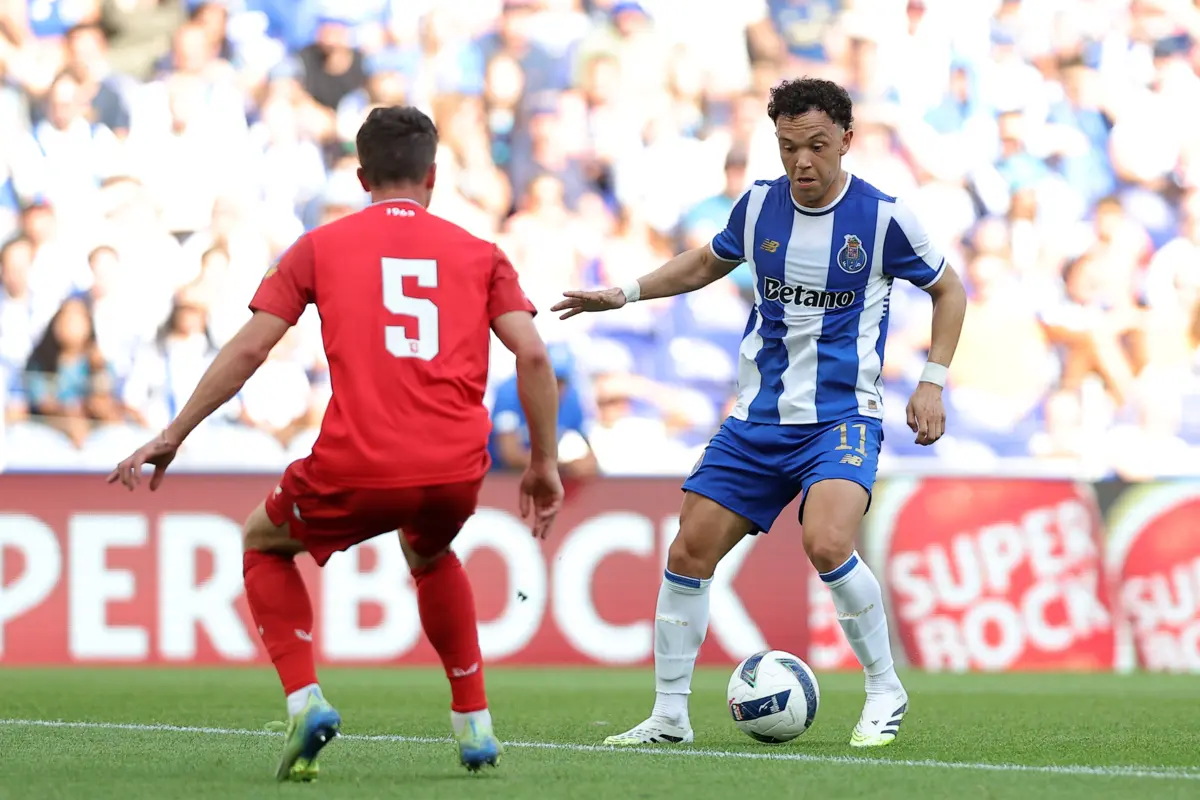 Pepê no jogo frente ao Twente