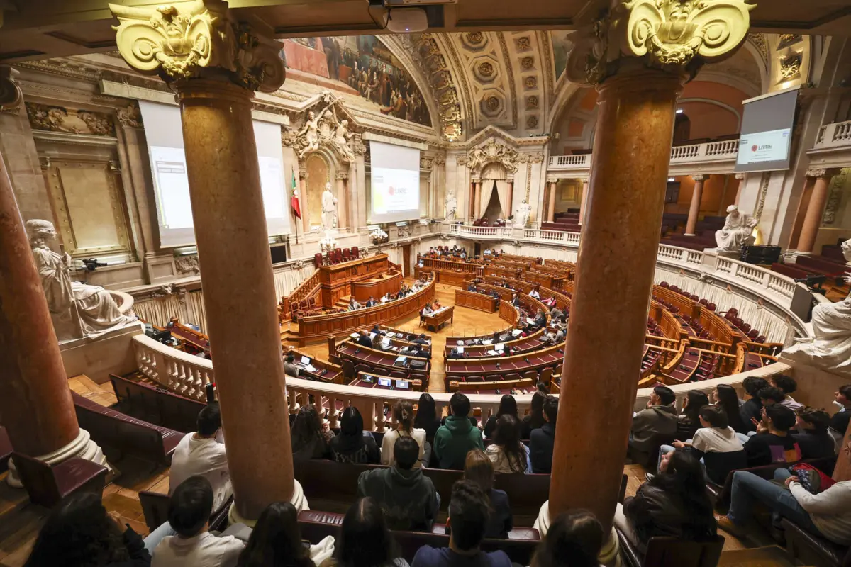 Votação final decorrerá entre dias 15 e 18 de janeiro na Assembleia da República.