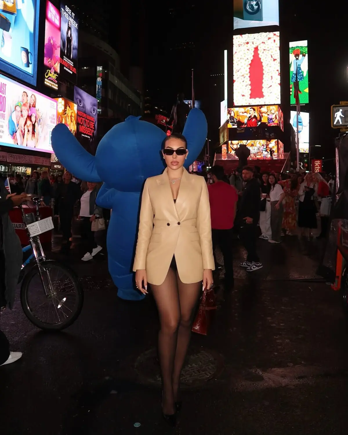 Companheira de Cristiano Ronaldo é imagem da marca de maquilhagem preferida em Hollywood