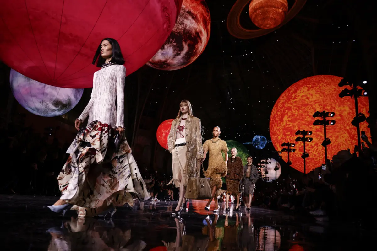 Na estreia de Matthieu Blazy como diretor criativo, Paris voltou a brilhar com o renascimento da Chanel