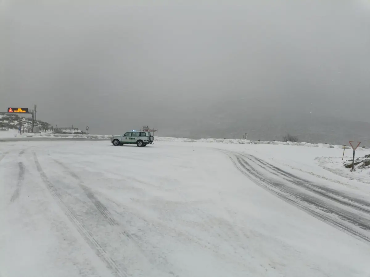 Imagem desta tarde com a neve na zona de Piornos