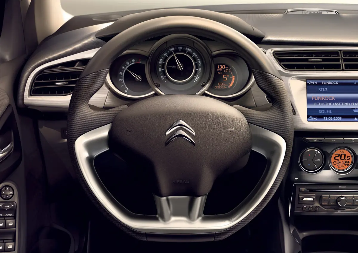 Os donos dos carros estão a ser notificados pela empresa