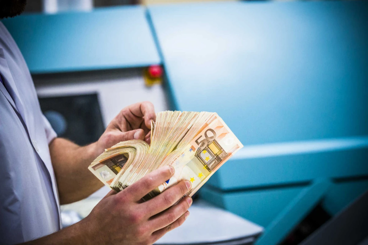 O advogado ter-se-á apropriado de elevadas quantias de dinheiro que pedia aos seus clientes