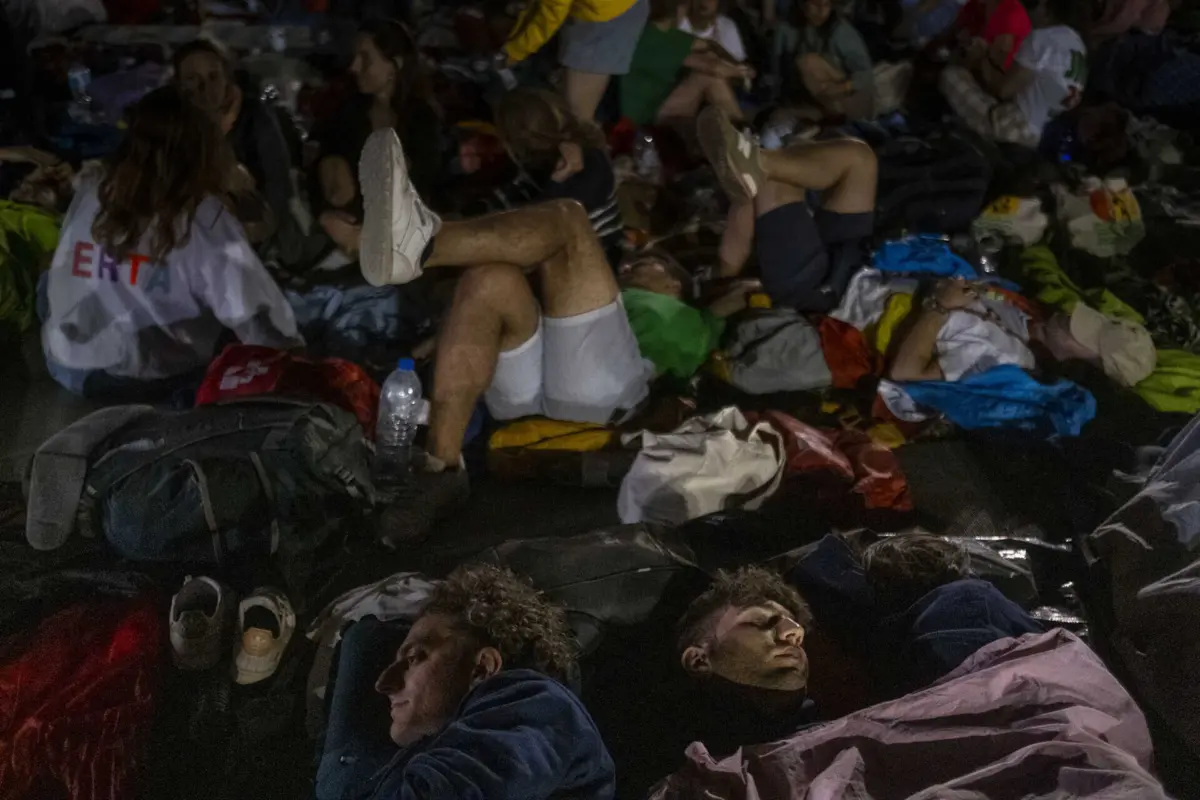 Imagem de contexto do artigo “Dormimos todos molhados, agarrados uns aos outros”, contam os peregrinos