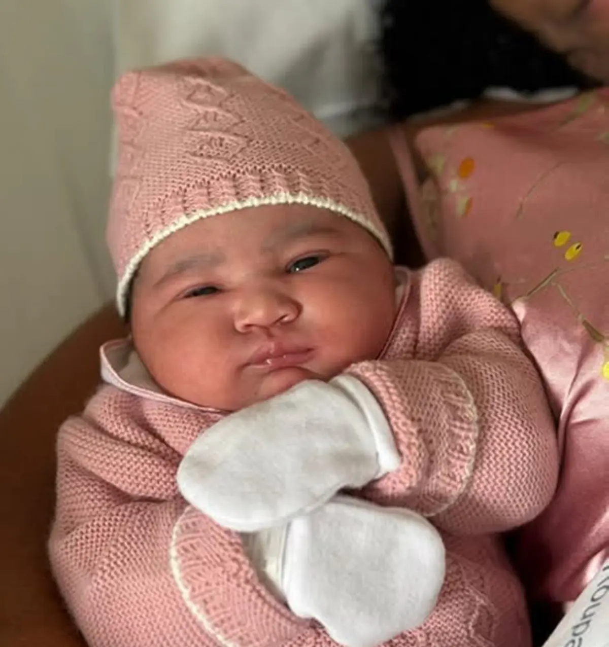 A menina nasceu às 11.55 horas