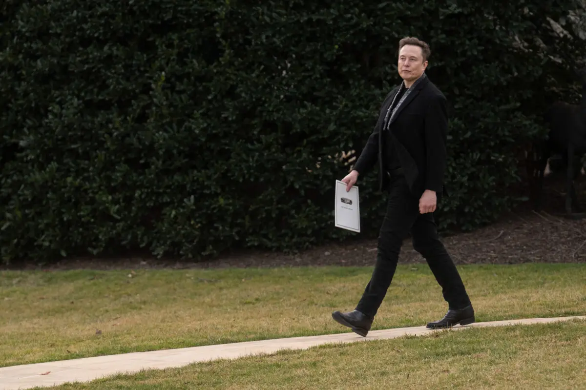 Musk está a liderar o Departamento de Eficiência Governamental (DOGE)