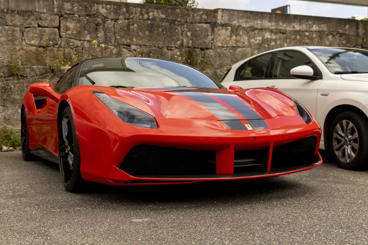 Ferrari do traficante foi importado há mais de um ano