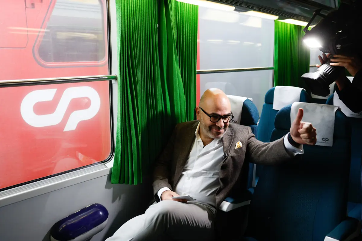 Ministro fez viagem de comboio entre Santa Apolónia e Santarém