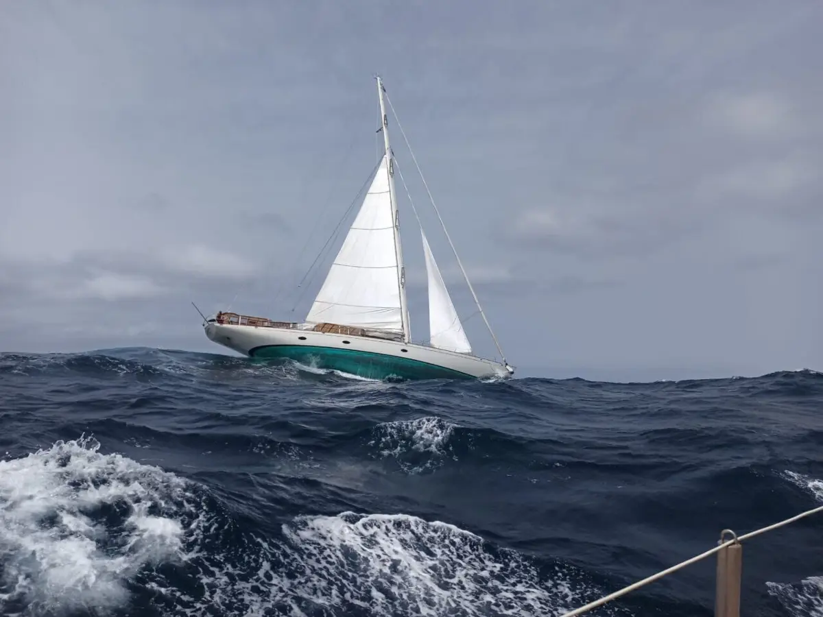 Marinha resgata sete pessoas a bordo de veleiro nos Açores