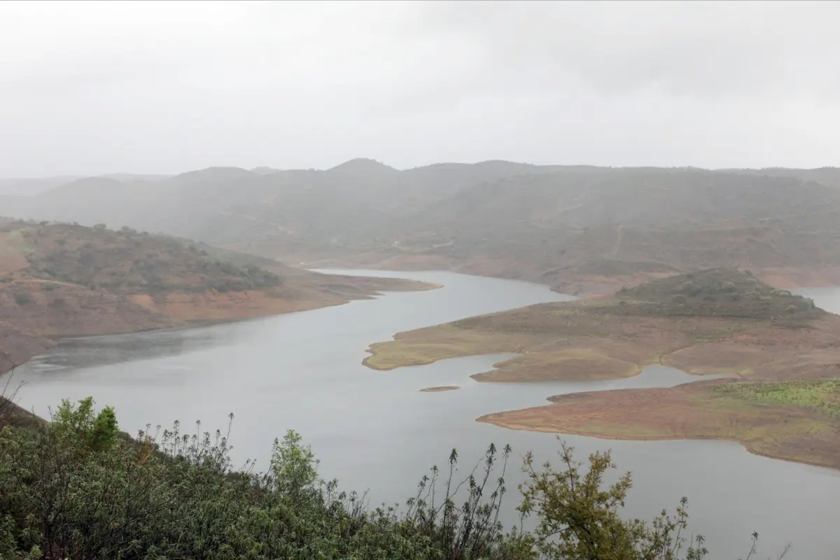 Imagem de contexto do artigo Governo alivia restrições ao consumo de água no Algarve