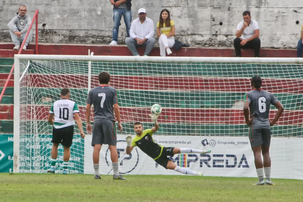 Guerra fez o primeiro golo do Leça, de grande penalidade