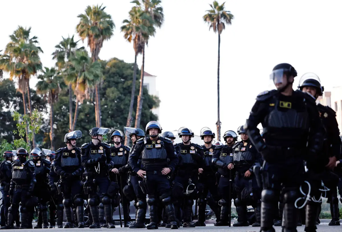 Os protestos começaram na sexta-feira passada, 6 de junho, quando a ICE lançou rusgas simultâneas em busca de imigrantes sem documentos