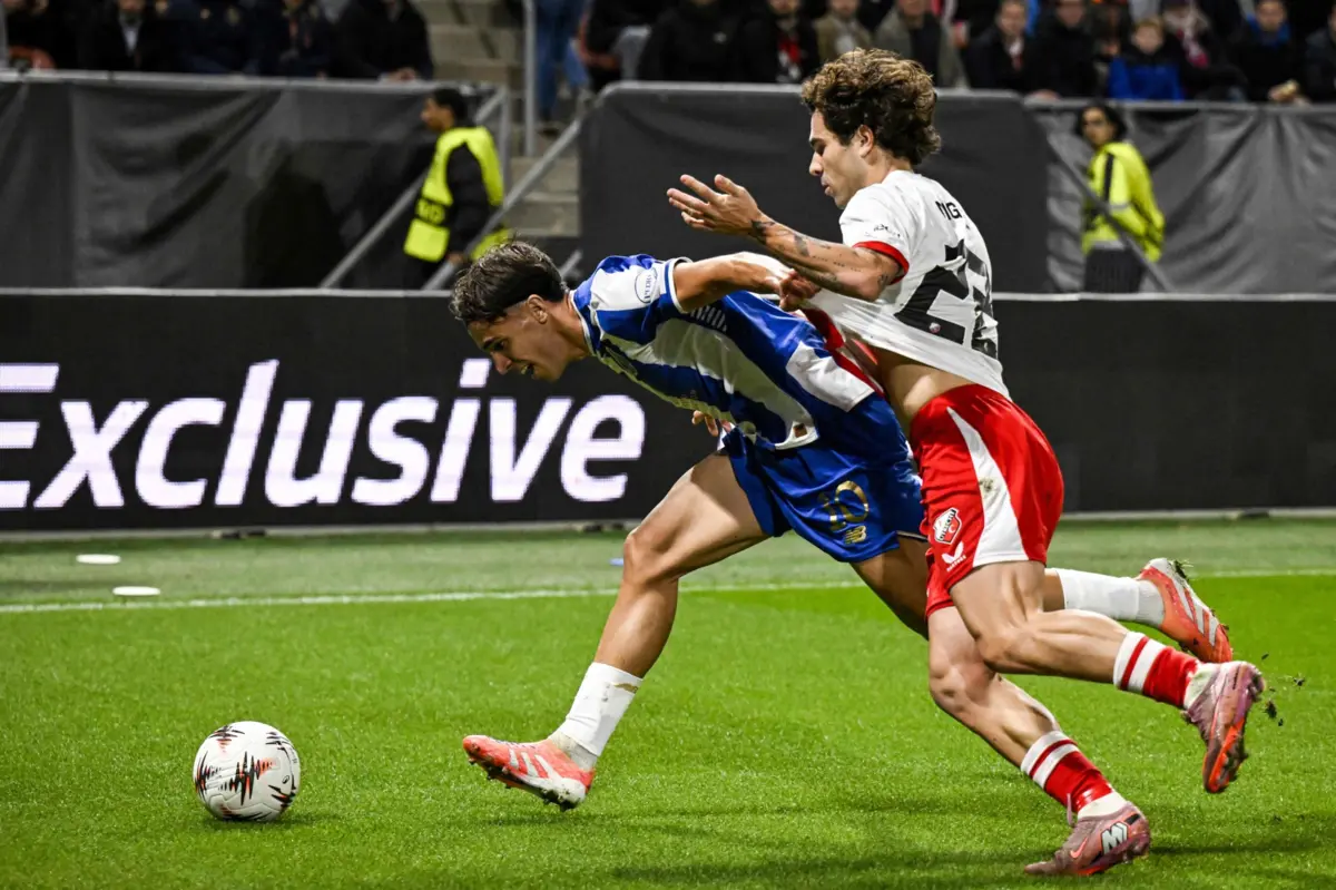 Duelo espanhol entre Gabri Veiga e Miguel Rodríguez, que fez o golo do Utrecht