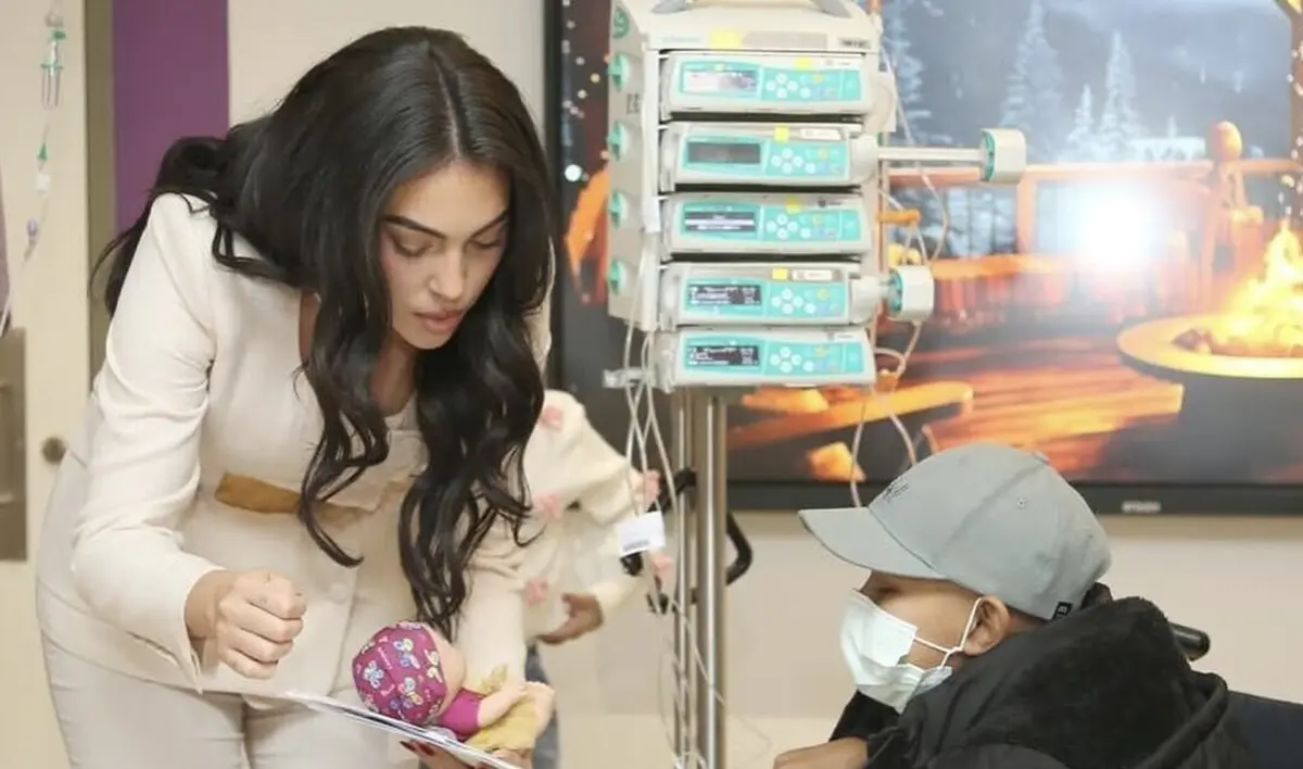 Georgina Rodríguez deu bonecas a crianças com cancro