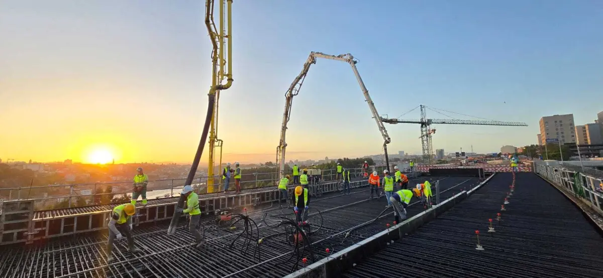 Imagem de contexto do artigo Arrancou a betonagem dos primeiros 45 metros da ponte Ferreirinha