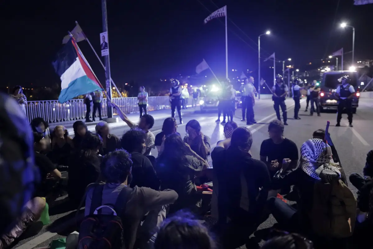Manifestantes cortaram a circulação na ponte