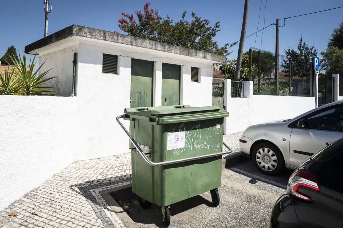Mulher atirou o filho recém-nascido para o contentor do lixo, na Mealhada.