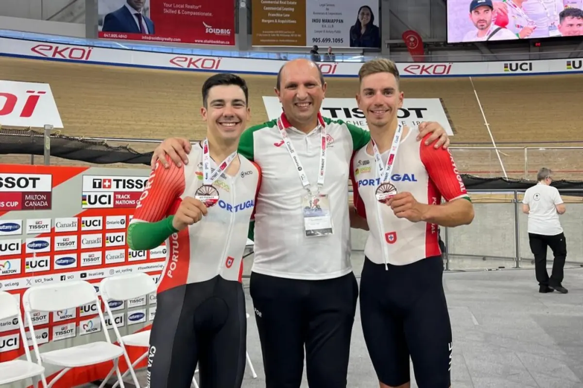 Iúri Leitão, Gabriel Mendes e Ivo Oliveira celebram a conquista