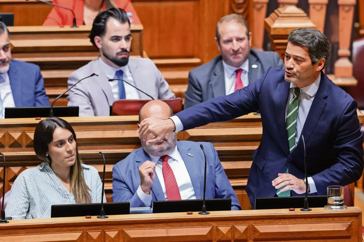 Ventura repetiu no plenário que quer "três Salazares"