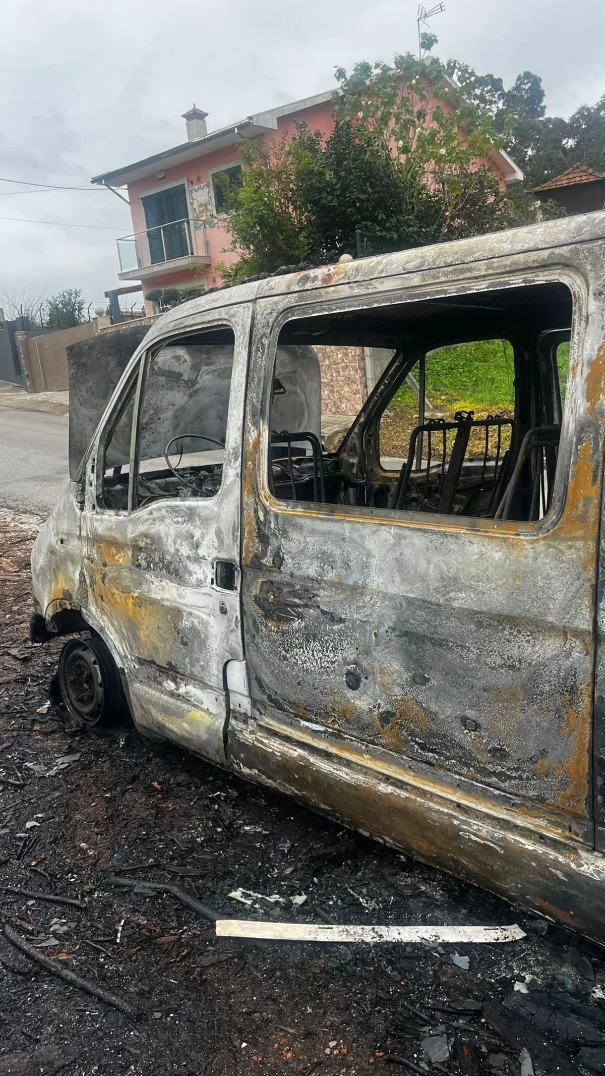 A carrinha foi encontrada em Grijó, Vila Nova de Gaia