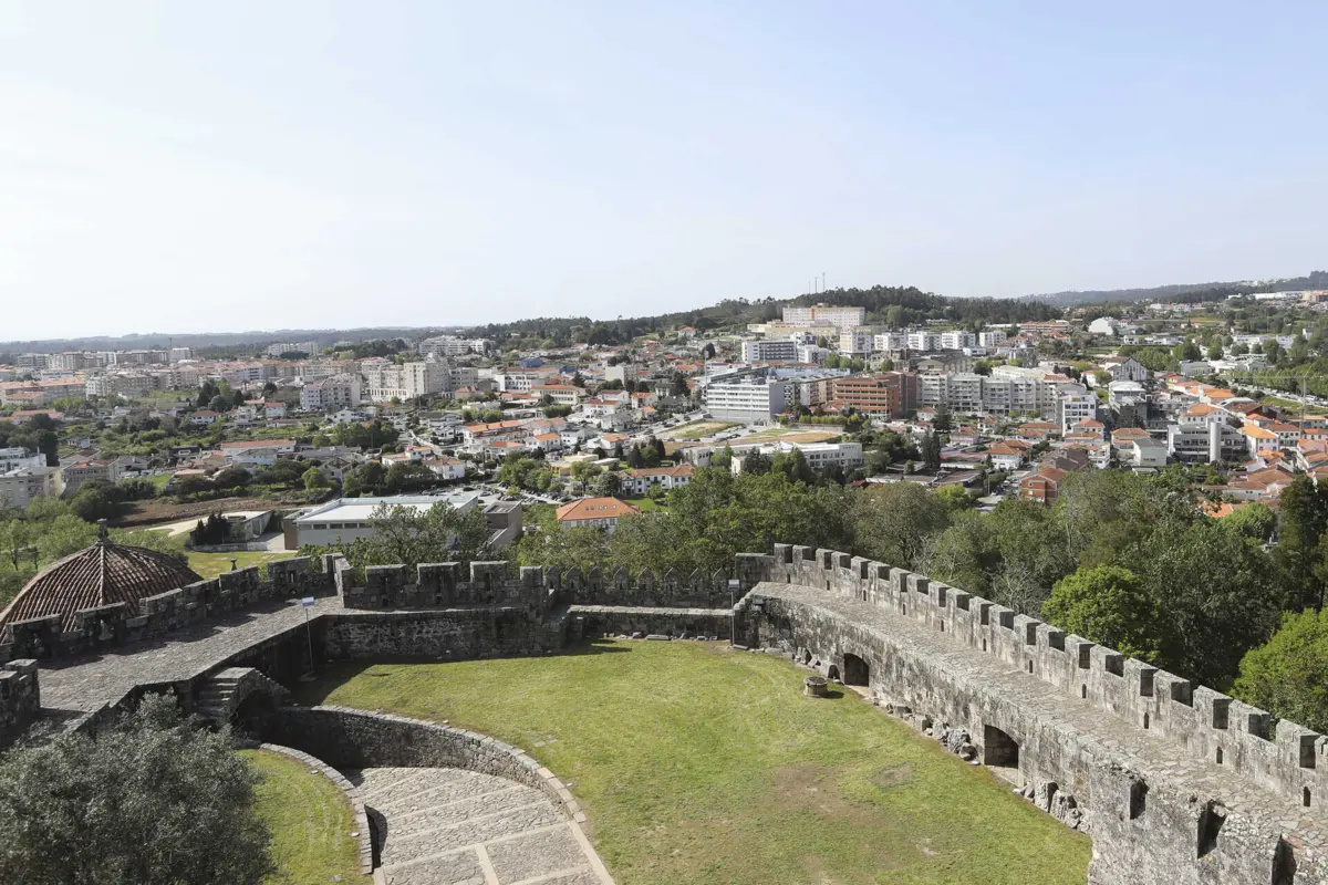 Em causa estão áreas verdes que totalizam 650 mil m2 no centro da Feira