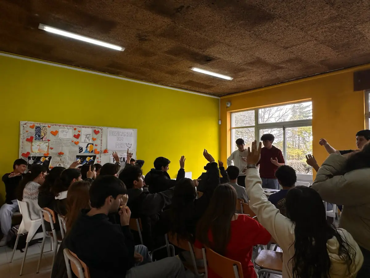 Reunião realizada no bar da escola na origem da punição dos organizadores