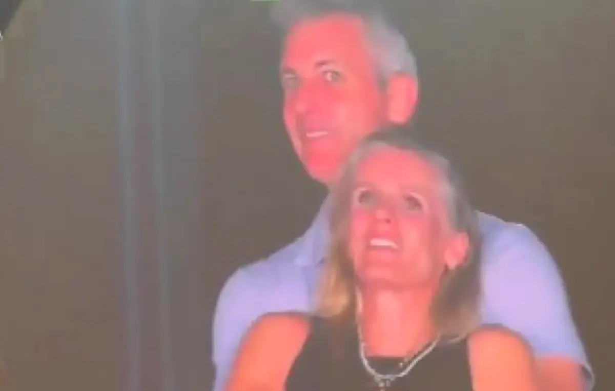 Imagem de contexto do artigo Chris Martin já "avisa" público antes de usar a KissCam depois de momento que expôs adultério