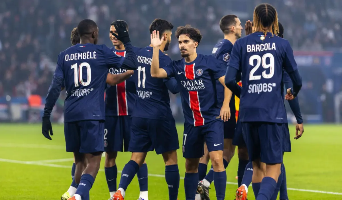 Dembelé e Vitinha marcaram os dois primeiros golos do PSG ao Lyon