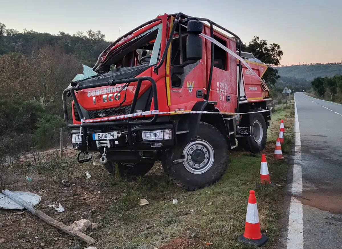 Acidente ocorreu depois de os bombeiros combaterem um incêndio