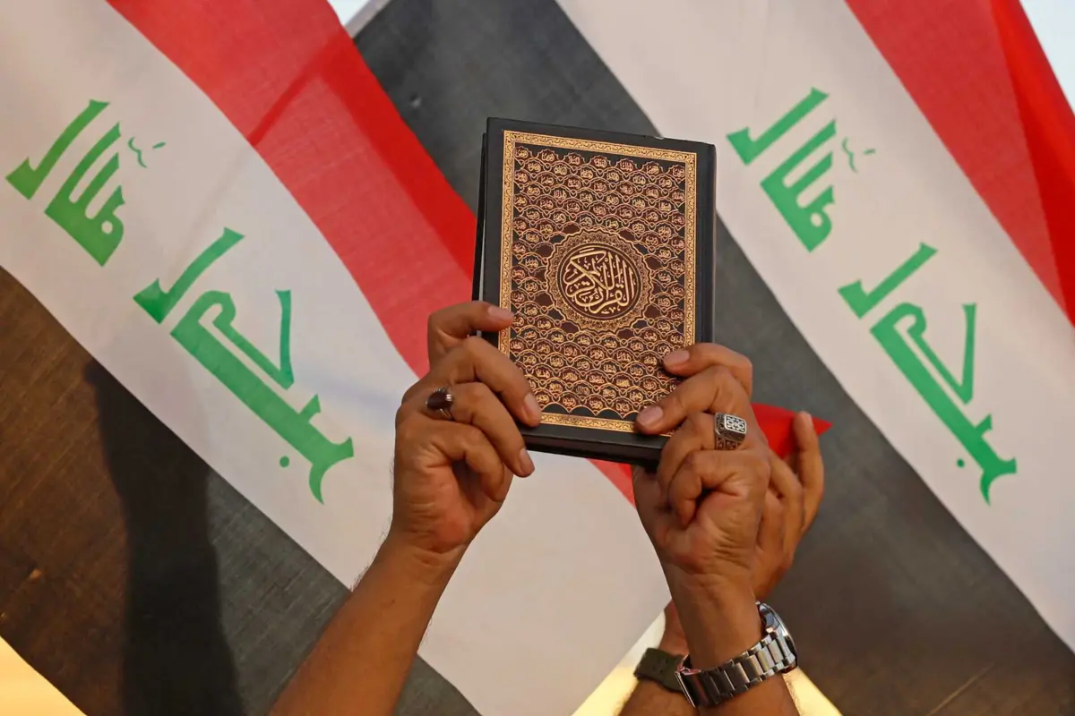 Um cristão iraquiano profanou uma cópia do Corão diante da embaixada do Iraque em Estocolmo