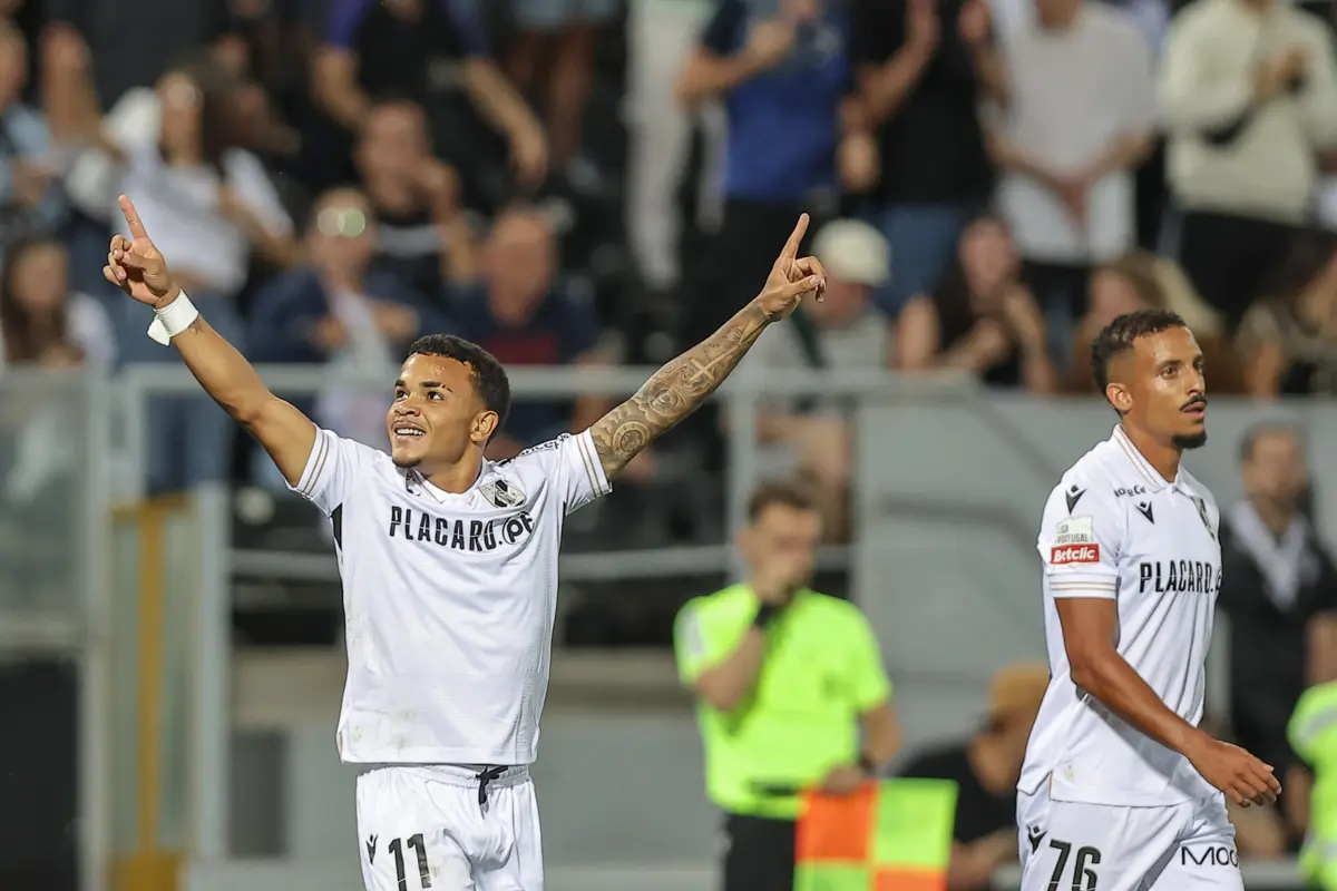 Kaio César festeja o primeiro golo do V. Guimarães