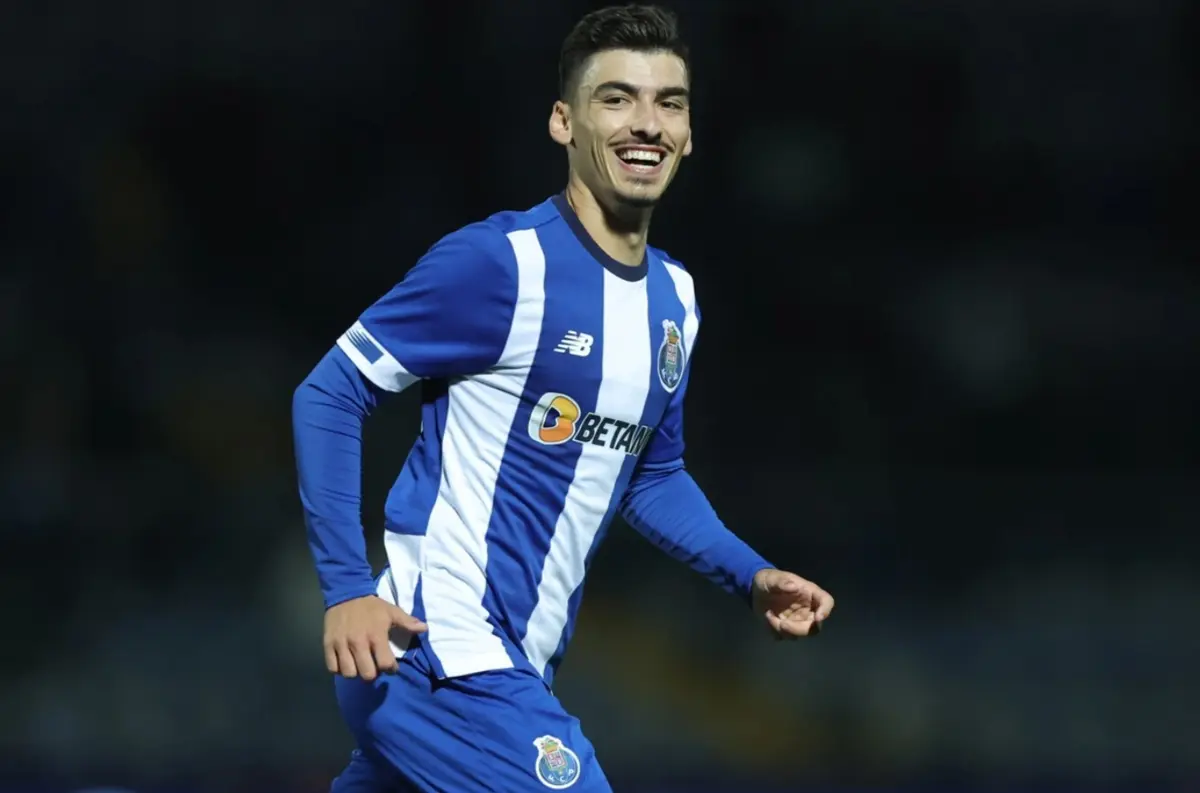 Médio português realizou 71 jogos pelos dragões divididos em três épocas