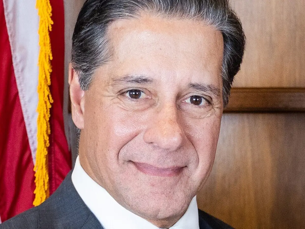 Alberto Carvalho anunciou uma série de medidas do distrito escolar para apoiar as famílias imigrantes