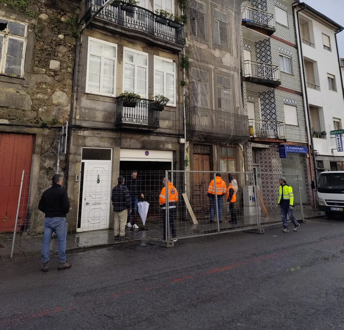 O troço está interdito a veículos e condicionada a peões