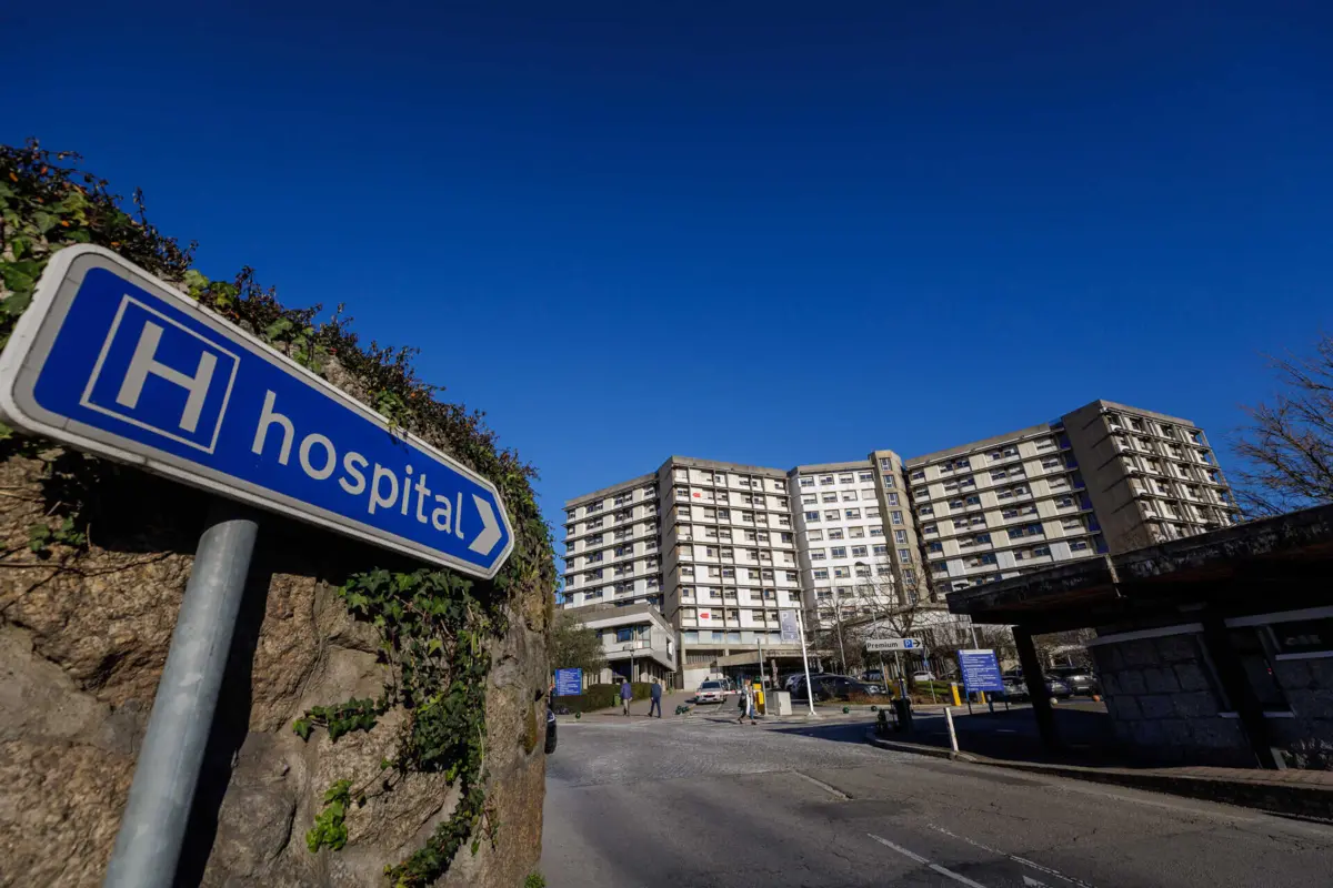 No domingo, a grávida dirigiu-se à unidade hospitalar, queixando-se de falta de ar, mas teve alta