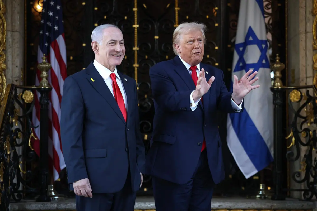 Netanyahu e Trump no resort do magnata norte-americana em Mar-a-Lago, na Florida.