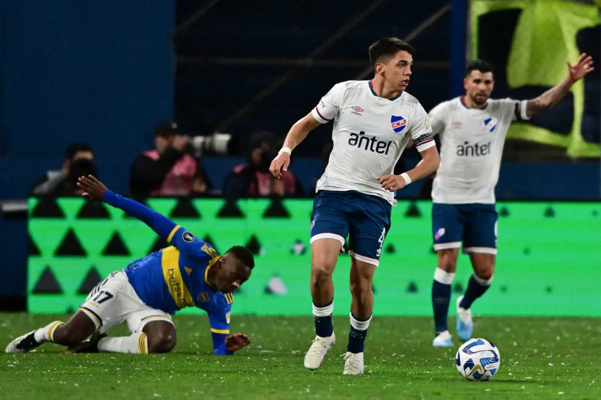 Helguera ao serviço do Nacional de Montevideo, na Libertadores