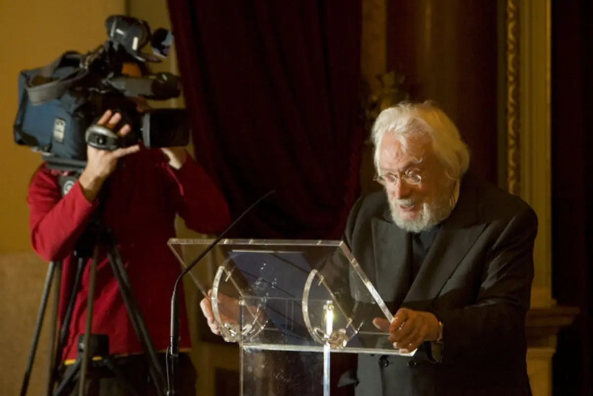 Júlio Pomar na apresentação da Fundação