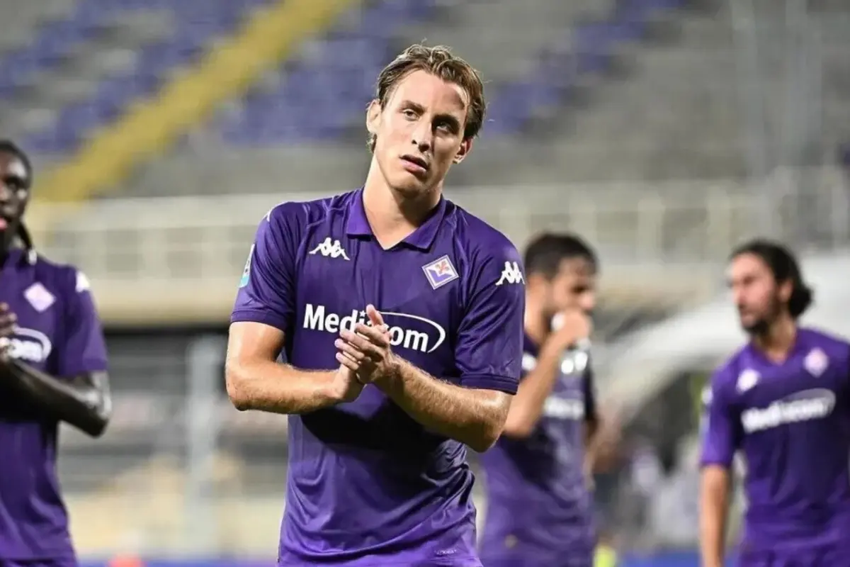 Edoardo Bove visitou o grupo de trabalho da Fiorentina no passado sábado, após ter recebido alta na sexta-feira