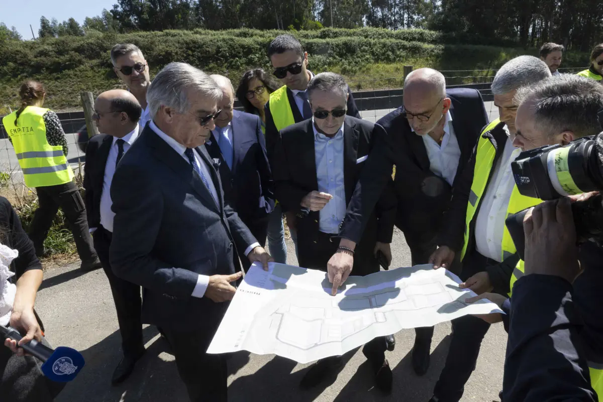 Pinto da Costa, Vitor Baia, Fernando Gomes e António Oliveira na visita ao local no qual irá nascer a Academia do F. C. Porto, na Maia