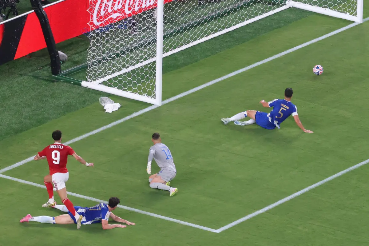 Abou Ali marca perante a desorganização azul e branca