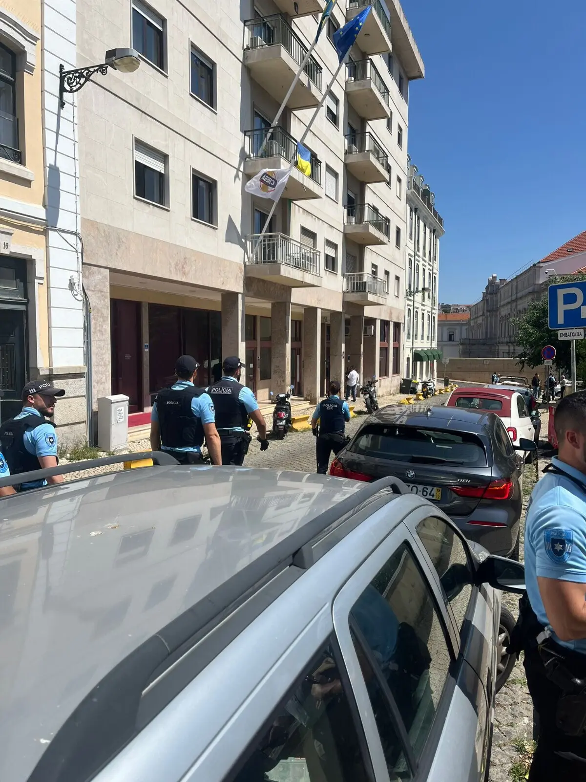 Homem foi levado para a esqudra para ser avaliado a nível psicológico