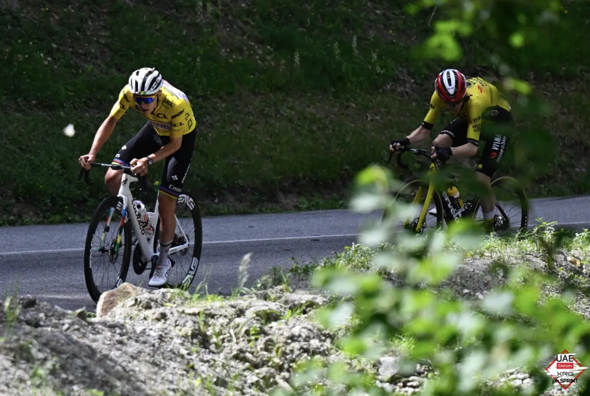 Tadej Pogacar reforça a liderança geral