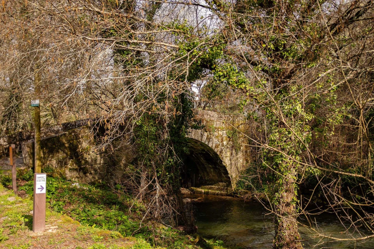 Trilho Românico de Oleiros - ponte sobre o rio Vade