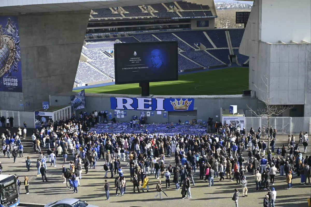 Imagem de contexto do artigo Centenas de adeptos prestaram homenagem a Pinto da Costa no Dragão