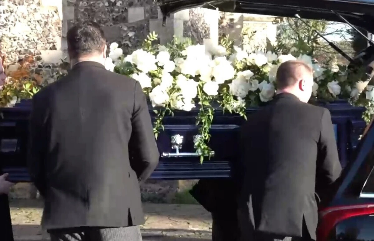 A cerimónia foi restrita a familiares e amigos próximos do cantor